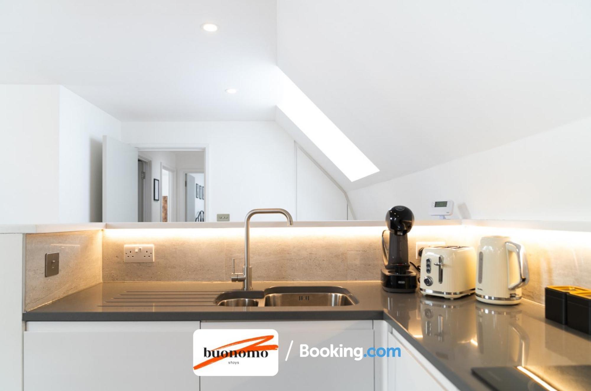 Two Bedroom Apartment At Buonomo Stays Short Lets & Serviced Accommodation Londyn Zewnętrze zdjęcie